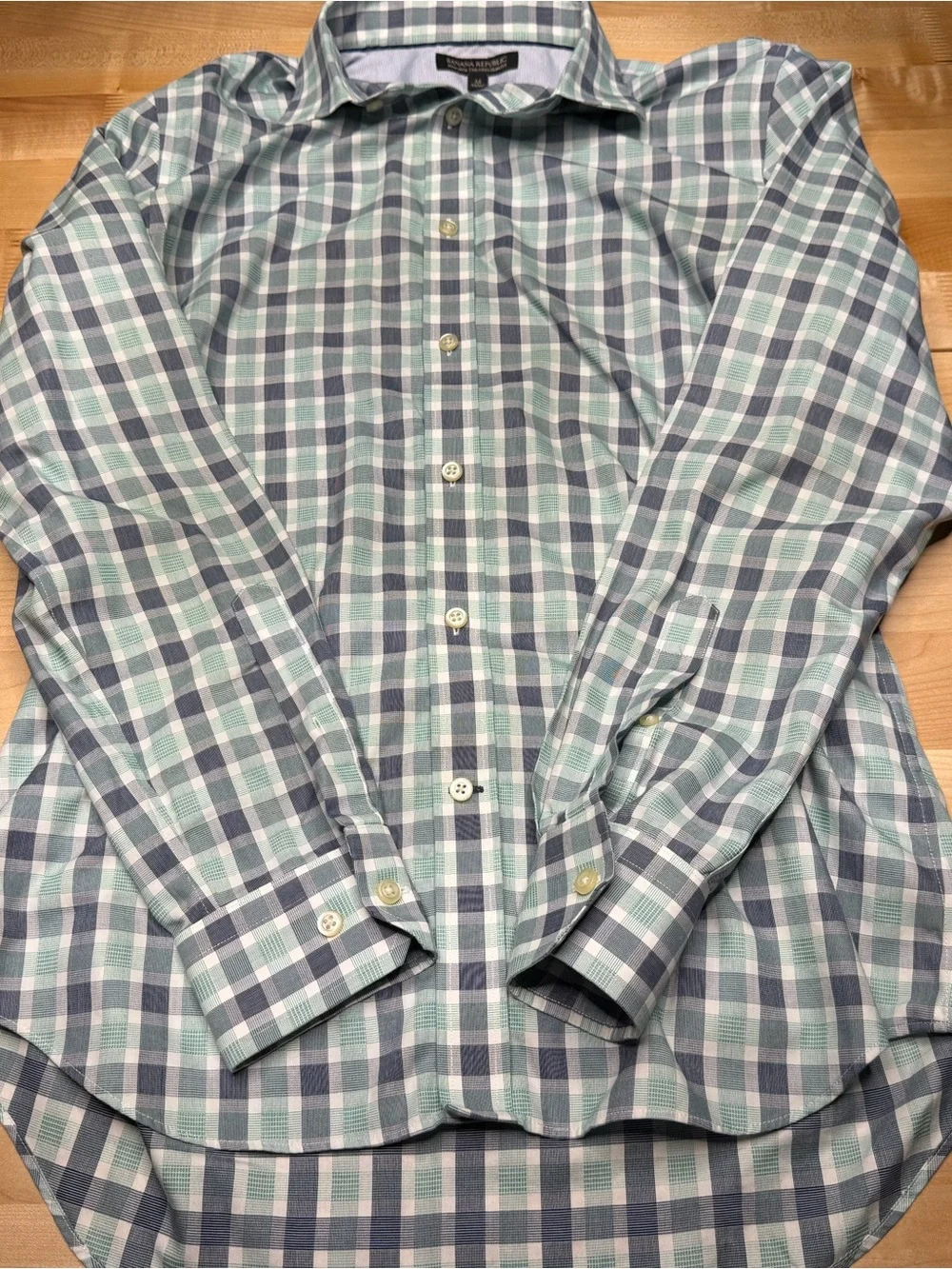 Banana Republic Non-Iron Men's Green and Blue Plaid Button-Down Shirt